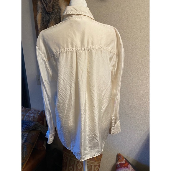 Banana Republic Women’s Cream 100% Silk Button-Up Blouse - Picture 2 of 5